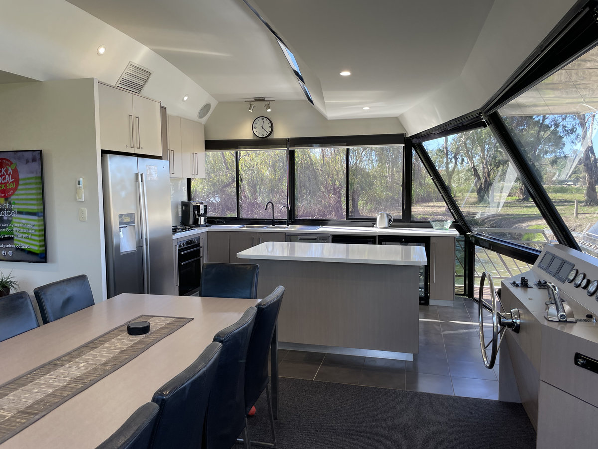 Moon Dance Houseboat Dining - Kitchen